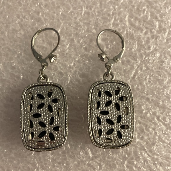 NWOT - Silvertone Lever Back Black Rectangular Stone & Crystal Drop Earring - Picture 5 of 9